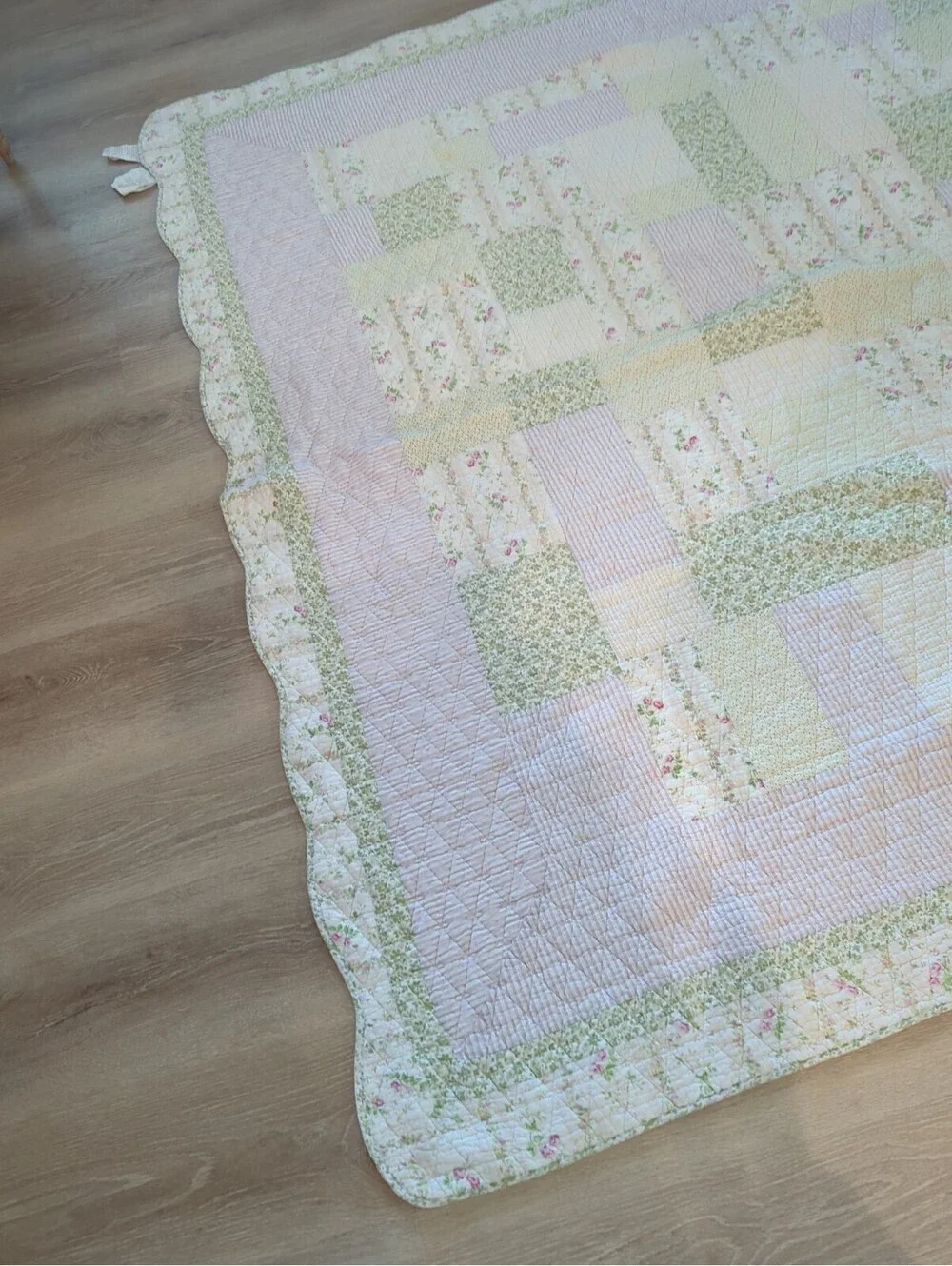Shabby Chic Quilt Patchwork Scalloped Roses Floral Cottage Core Cotton 82x82”
